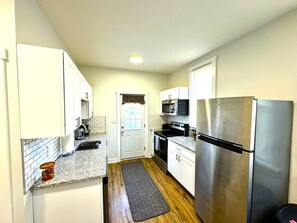 Apartment | 1 bedroom, desk, Internet - Modern Cozy Unit With King Bed (Wilmington)