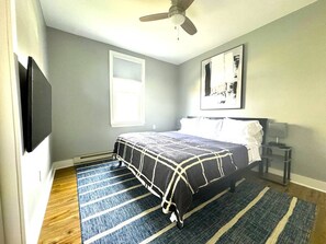 Apartment | 1 bedroom, desk, Internet - Modern Cozy Unit With King Bed (Wilmington)
