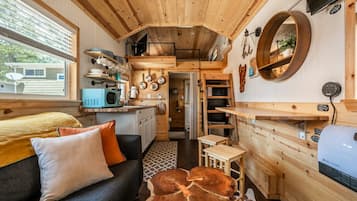 Una Smart TV, una chimenea