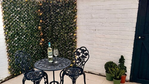 Idyllic 1 Bed Apt in Beautiful Village of Chester