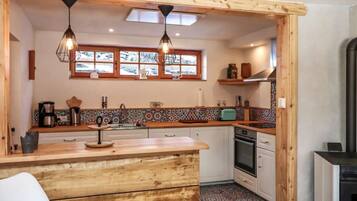 Kühlschrank, Mikrowelle, Ofen, Geschirrspüler