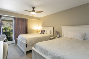 Apartment, 2 Schlafzimmer | 2 Schlafzimmer, laptopgeeigneter Arbeitsplatz, Bügeleisen/Bügelbrett