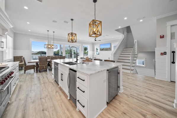 House, 5 Bedrooms | Private kitchen - Twisted Sister 6 Bedroom Home (Panama City Beach)