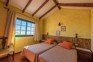 Free WiFi, bed sheets - Rural House with Beautiful Views in El Hierro (Isora)