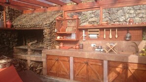 Fridge, microwave, oven, coffee/tea maker