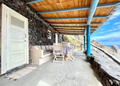 Cave House with Sea Views and BBQ for up to 5 guests Book your Experience