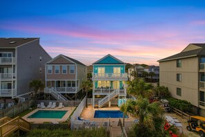 Exterior - Fins Up Oceanfont 5 Bedroom (Surfside Beach)