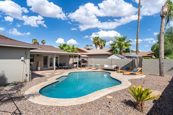 Pool - Min from Sports Stadiums | Pool & Hot Tub (Glendale)