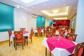 Restaurant - Laurel Lakefront Hotel (Dhaka)