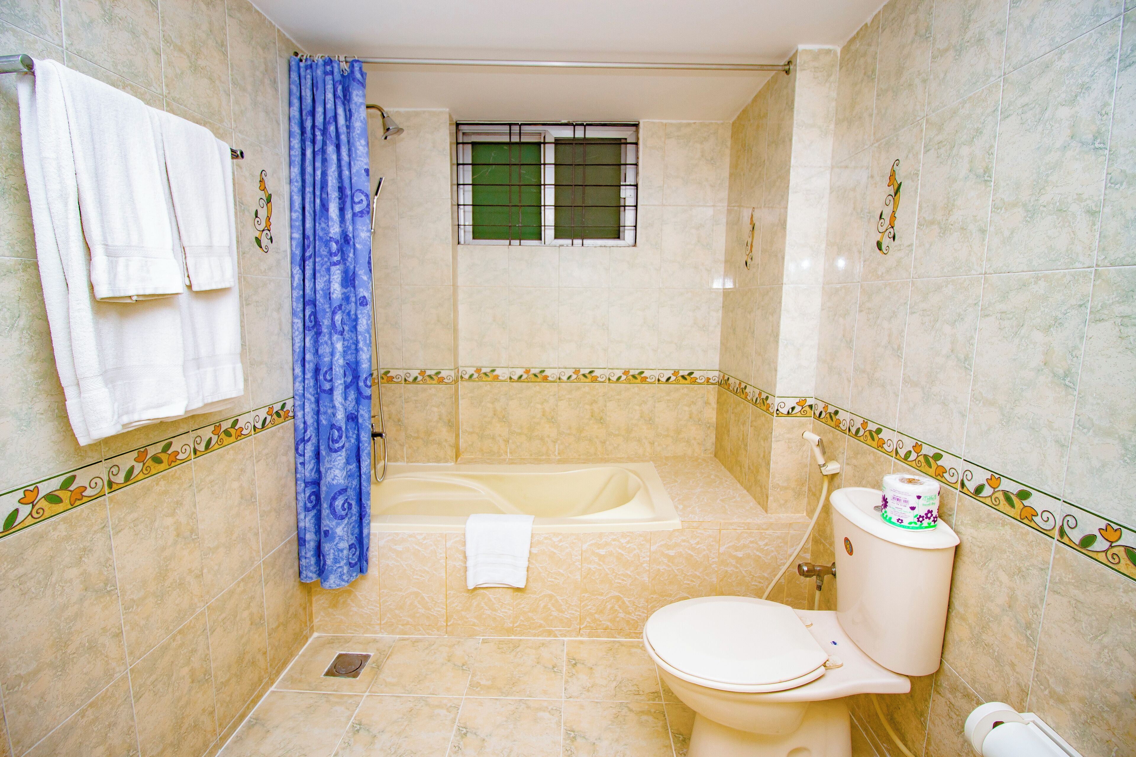 Vòi sen/bồn tắm kết hợp, đồ dùng nhà tắm miễn phí 