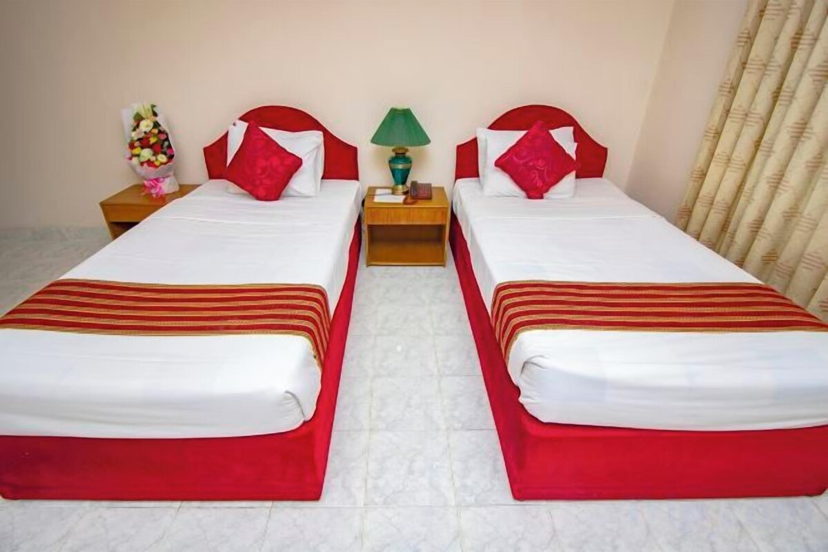 Gebar bulu kapas, katil Select Comfort, bar mini, meja 