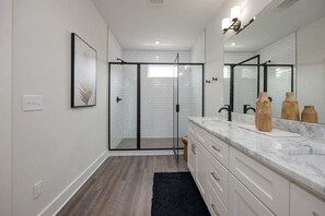 Hårføner og håndklær