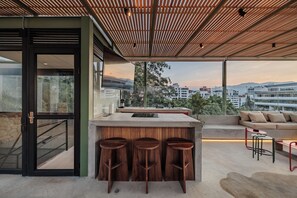 Deluxe Apartment, 5 Bedrooms, City View | Terrace/patio