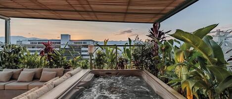 Appartement Deluxe, 5 chambres, vue sur la ville | Baignoire à remous privée