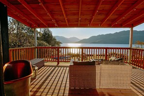 Terrace/patio - Understated luxury near Eilean Donan and perfect for exploring Skye  (Kyle)