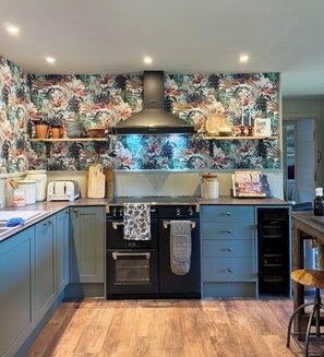 Fridge, microwave, oven, stovetop - Understated luxury near Eilean Donan and perfect for exploring Skye  (Kyle)