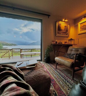 Smart TV, fireplace - Understated luxury near Eilean Donan and perfect for exploring Skye  (Kyle)