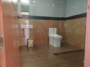 Ducha, toallas, jabón, shampoo