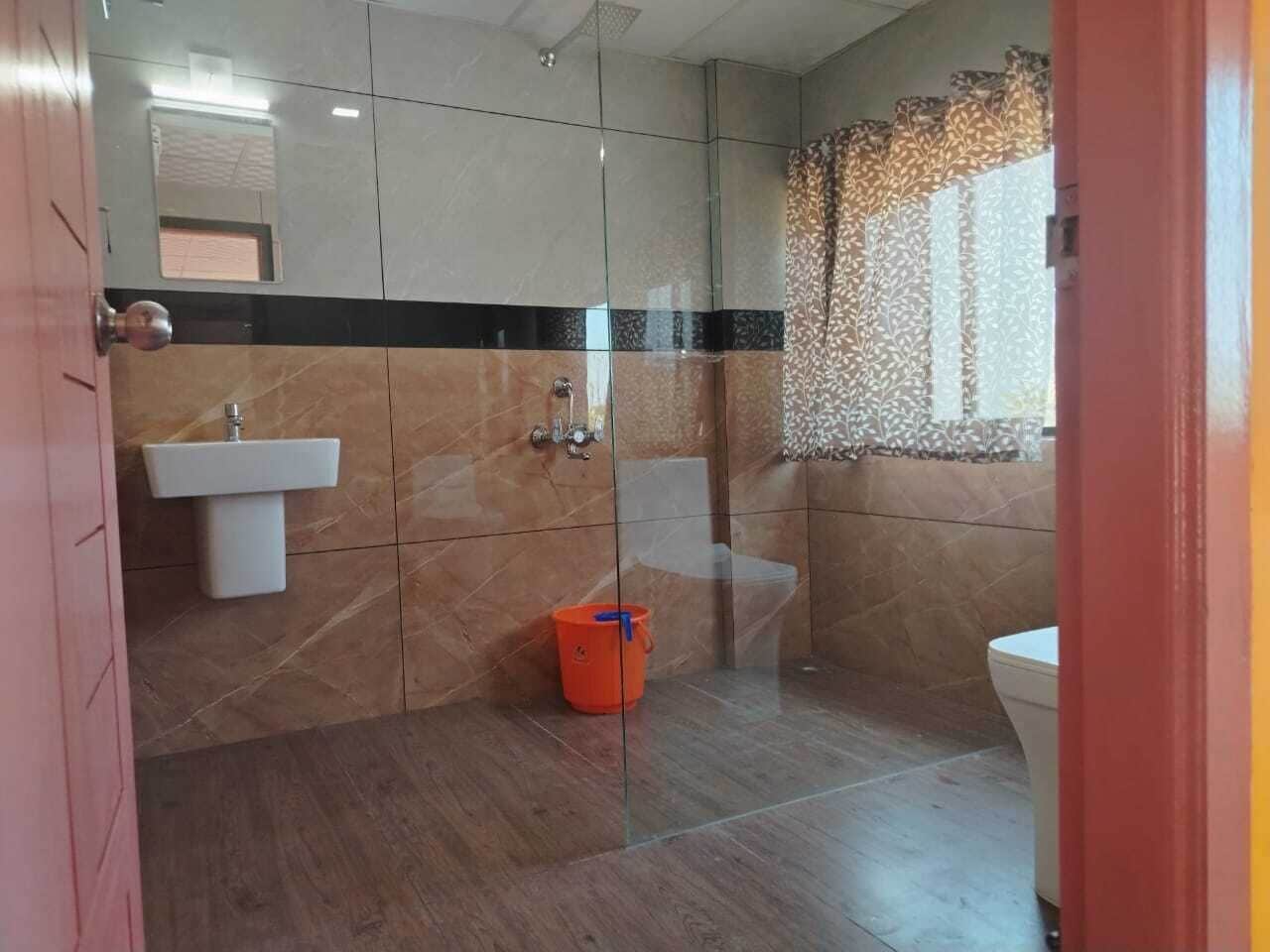 Deluxe Double Room, Balcony, Sea View | Bathroom | Shower, towels, soap, shampoo