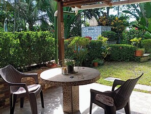 Outdoor dining - Discovery stay facing the beach, ideal SURF, swimming pool, apt. 1/3 pers. nature animals (JACO Playa Hermosa)
