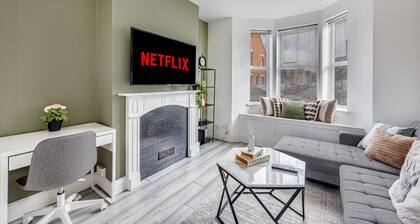 Beautiful House • Sleeps 7 • Central Location • Smart TVs • Free Parking