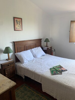 5 bedrooms, WiFi, bed sheets