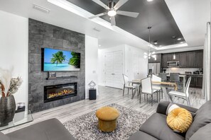 Smart-TV, Kamin, Stereoanlage, Arbeitsbereiche