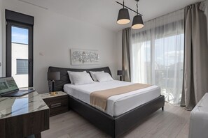 4 bedrooms, iron/ironing board, WiFi, bed sheets - New! Luxury Villa Elara - 50 m2 heated pool family bbq (Paradiz)