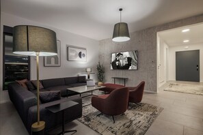TV, fireplace