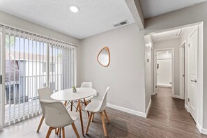 House | 2 bedrooms - Spacious and Chic King Bed 2BR Suite 5 Min to DT (Austin)