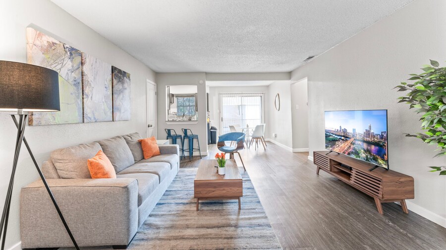 Spacious and Chic King Bed 2BR Suite 5 Min to DT