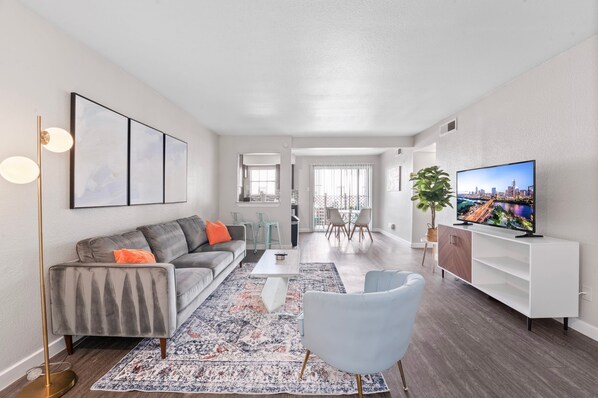 Apartment | 2 bedrooms - Spacious and Cozy King Bed 2BR Suite 5 Min to DT (Austin)