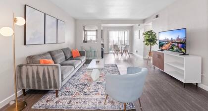 Spacious and Cozy King Bed 2BR Suite 5 Min to DT