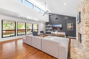 House | 3 bedrooms - Close to Domain DT Shopping Chic Serene 3BR (Austin)