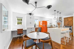 House | 3 bedrooms - Close to Domain DT Shopping Chic Serene 3BR (Austin)