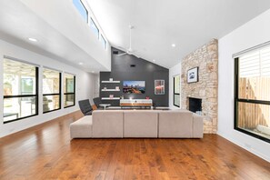 House | 3 bedrooms - Close to Domain DT Shopping Chic Serene 3BR (Austin)