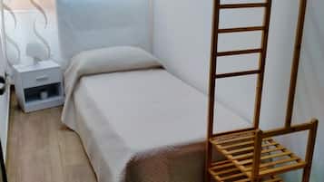 2 bedrooms, iron/ironing board, travel cot, free WiFi