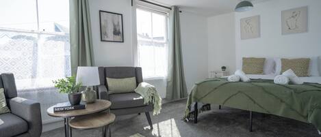 4 bedrooms, desk, iron/ironing board, travel cot