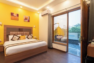 Caja de seguridad en la habitación y cortinas blackout