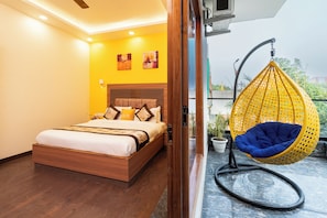 Habitación Deluxe doble, vistas a la ciudad | Caja fuerte, cortinas opacas, sistema de insonorización