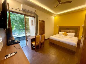 Deluxe Double Room, City View | In-room safe, blackout drapes, soundproofing, iron/ironing board - Lime Tree Hotel & One BHK Serviced Apartment - Noida Sector 50 Metro (Noida)