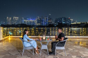 Luxury Apartment, 1 King Bed with Sofa bed, City View | Terrace/patio