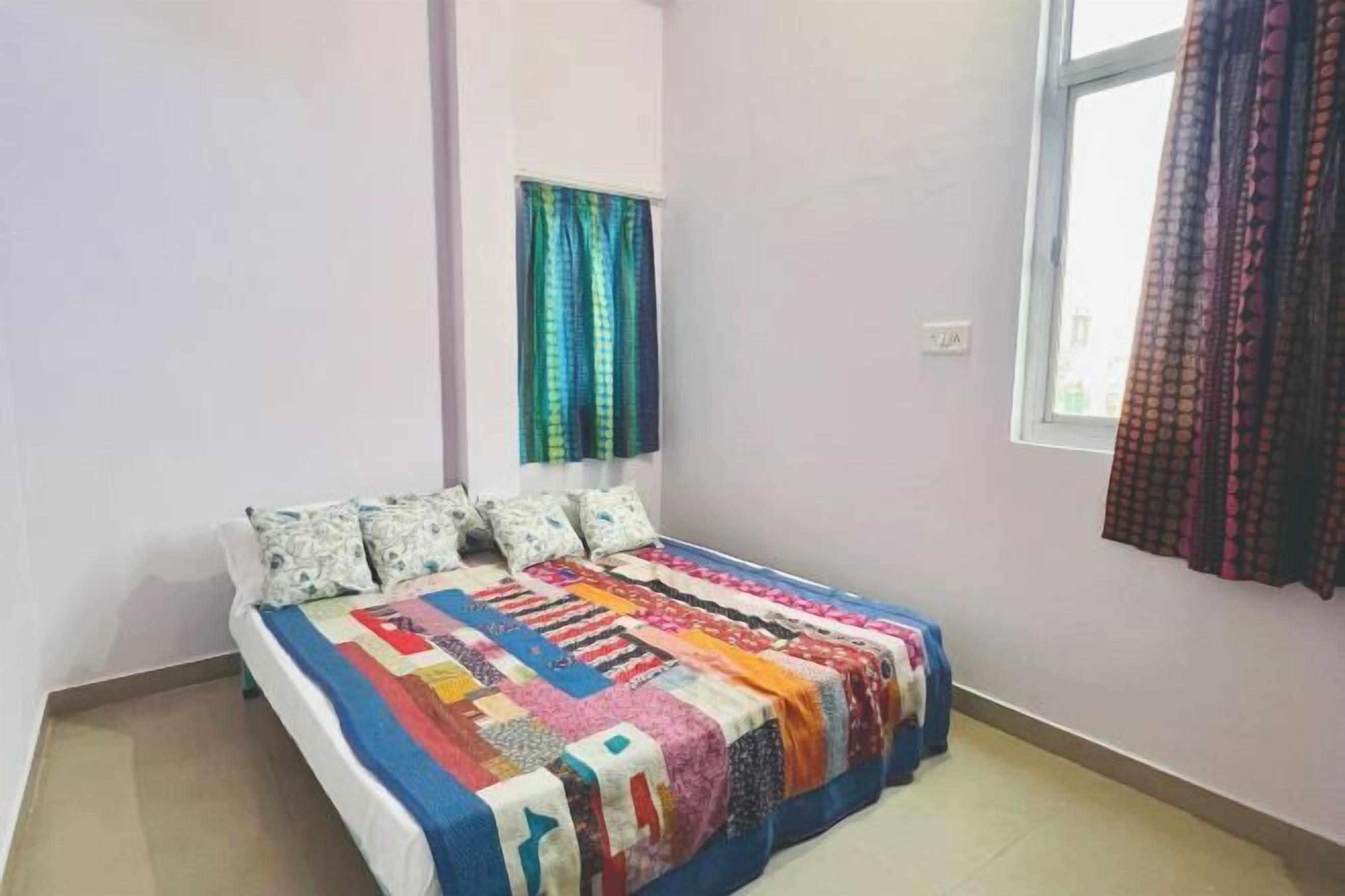 Yksilöllisesti sisustettu, työpöytä