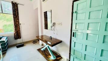 Deluxe Studio, Garden View | Individually decorated, desk, laptop workspace, free WiFi