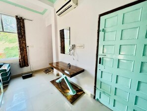 Studio Deluxe, vue sur le jardin | Décor unique, bureau, espace de travail pour ordinateurs portables