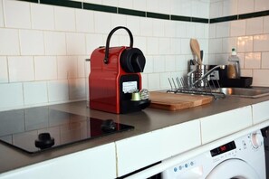 Un four, surface de cuisson