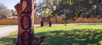 Romantic Luxury Retreat-hot/cold pool & sauna