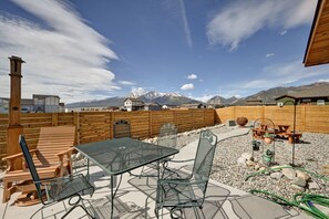 Outdoor dining - Cozy Home With Princeton Views & Hot Tub (Buena Vista)