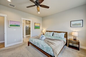 3 bedrooms, WiFi, bed sheets - Cozy Home With Princeton Views & Hot Tub (Buena Vista)