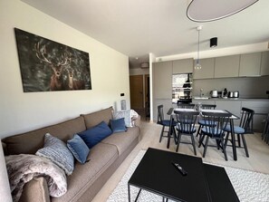 Living area - 1st floor, fitness, swimming pool, sauna, hammam, terrace, tv, ski locker, 48m², Alpe d'Huez (Huez)